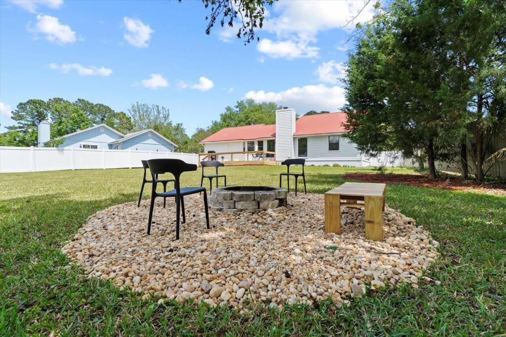 Spacious Home Near Beach, Large Yard, Game Room And Dog Friendly Jacksonville Exterior photo