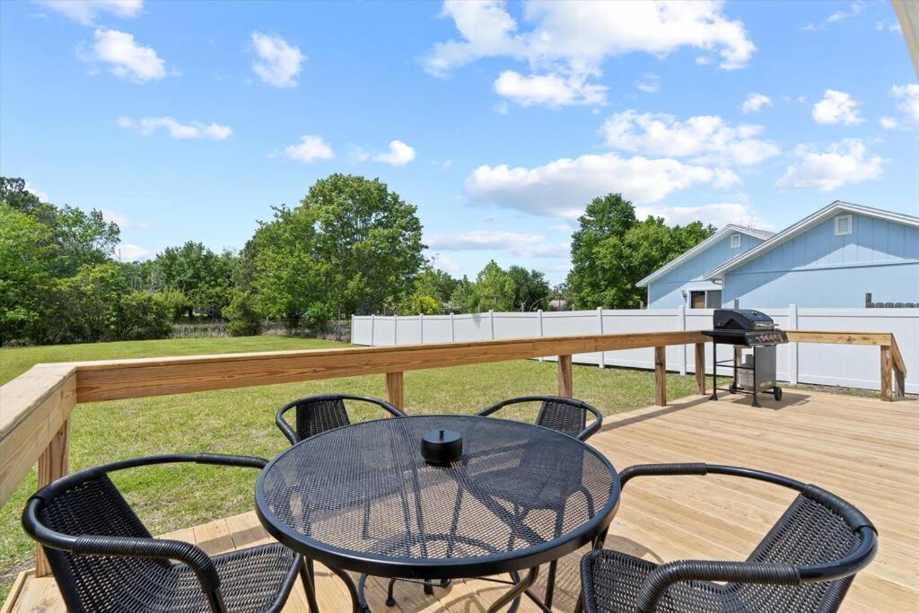 Spacious Home Near Beach, Large Yard, Game Room And Dog Friendly Jacksonville Exterior photo